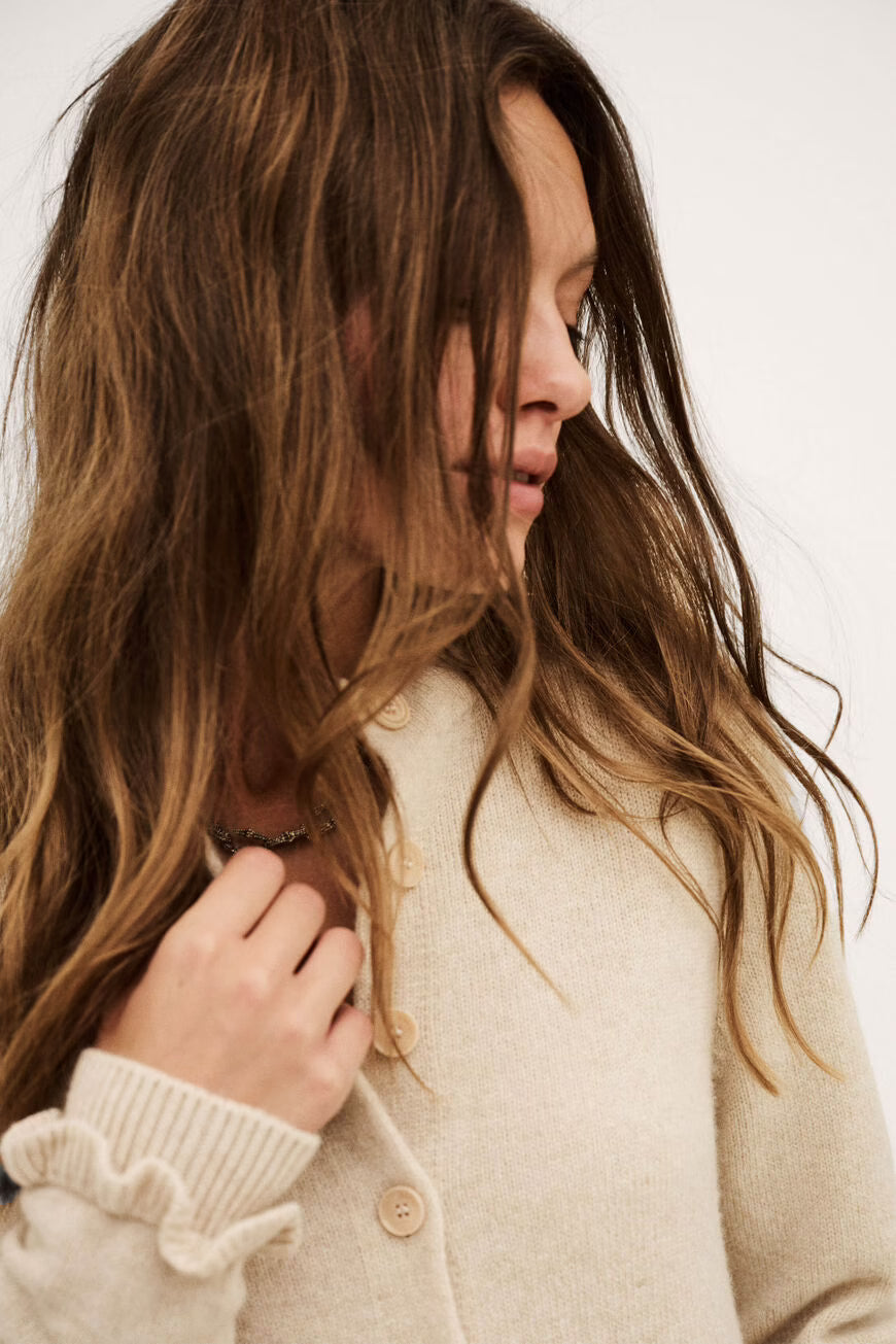 KARANTE ROUND NECK CARDIGAN - BEIGE