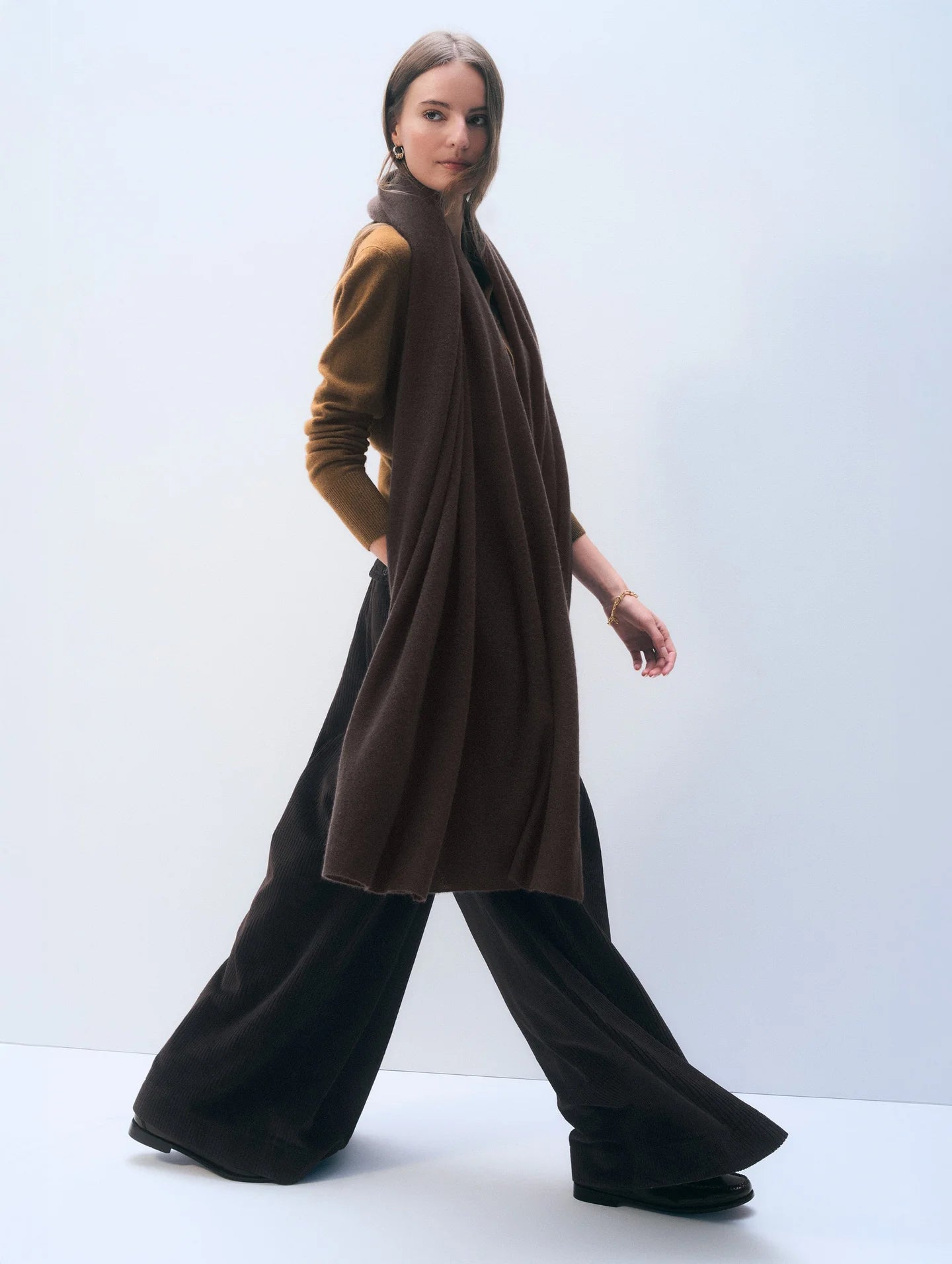 CASHMERE TRAVEL WRAP - DARK UMBER