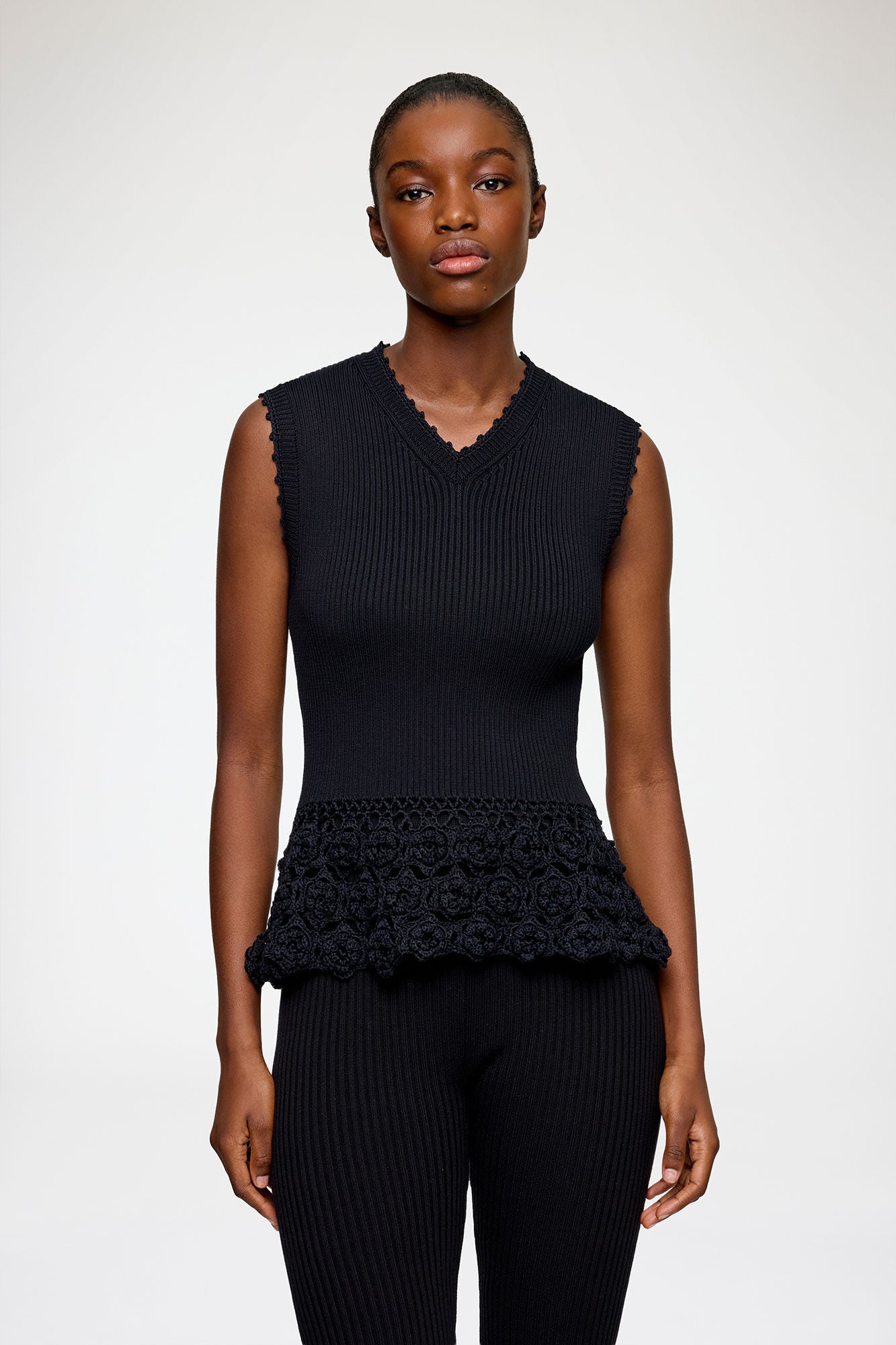 VEST IN COTTON CROCHET - BLACK
