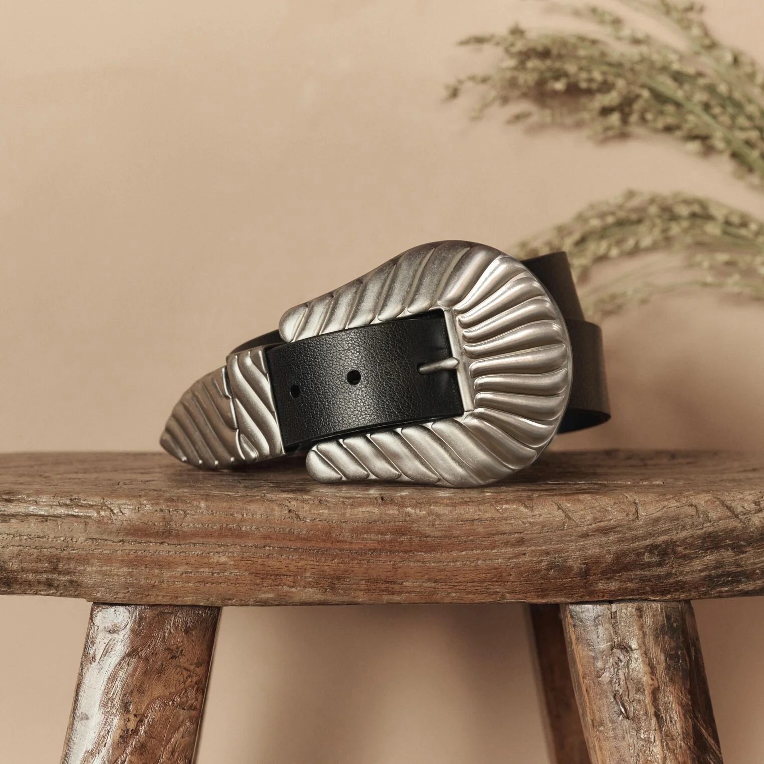 THE BIG BUCKLE BELT - BLACK WITH SILVER