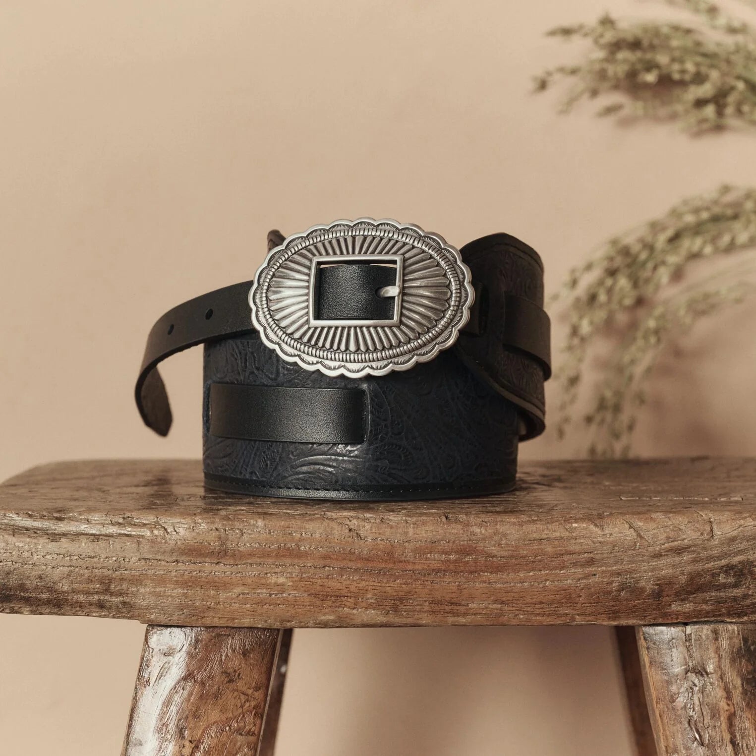 THE TOOLED WAIST BELT - BLACK WITH SILVER