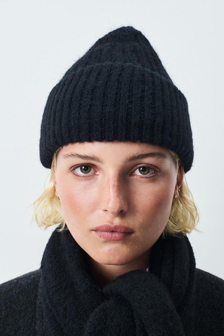 BEANIE EAST - BLACK