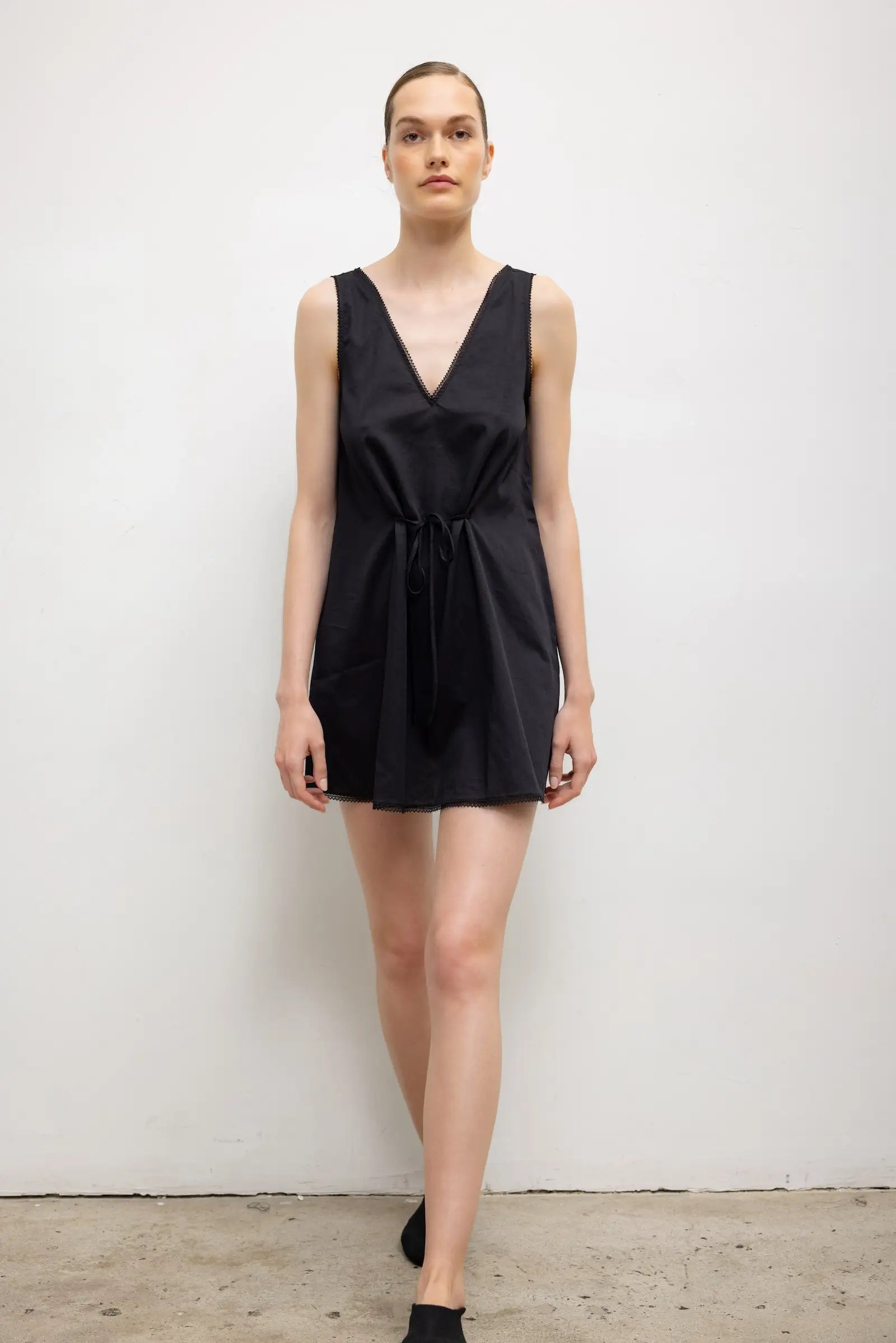 YOKO LACE V-NECK MINI - BLACK