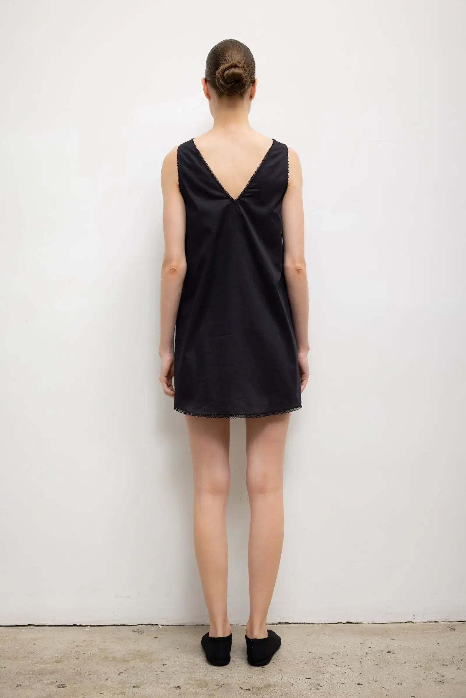 YOKO LACE V-NECK MINI - BLACK