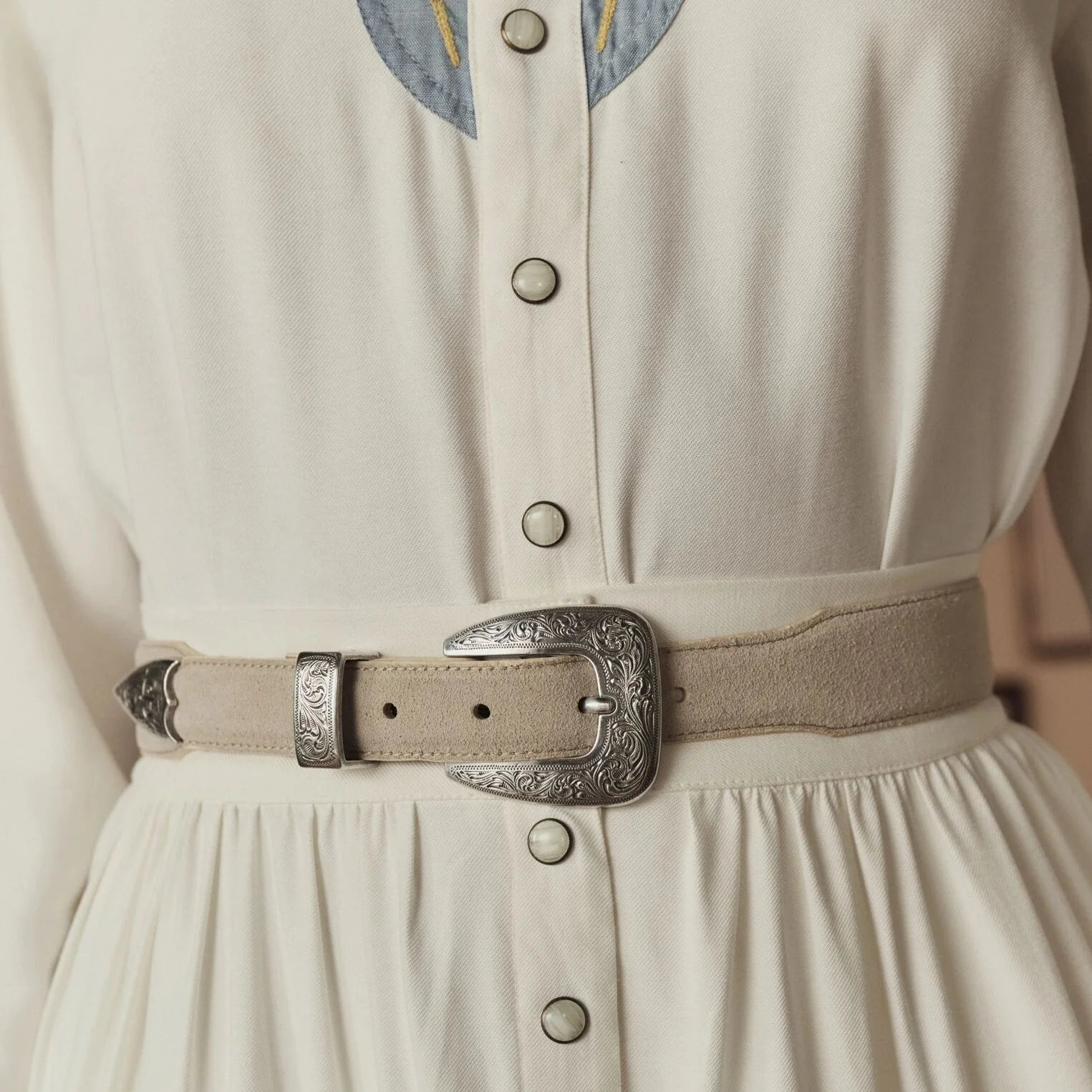 THE WESTERN NARROW BELT - CREAM WITH SILVER
