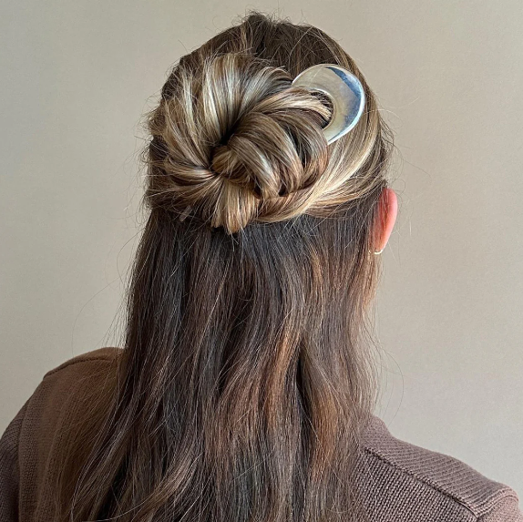 HAIR PIN IN TIARA