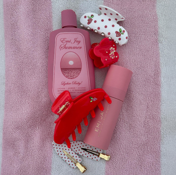 SWEETHEART CLIP IN COCONUT BERRY DOT