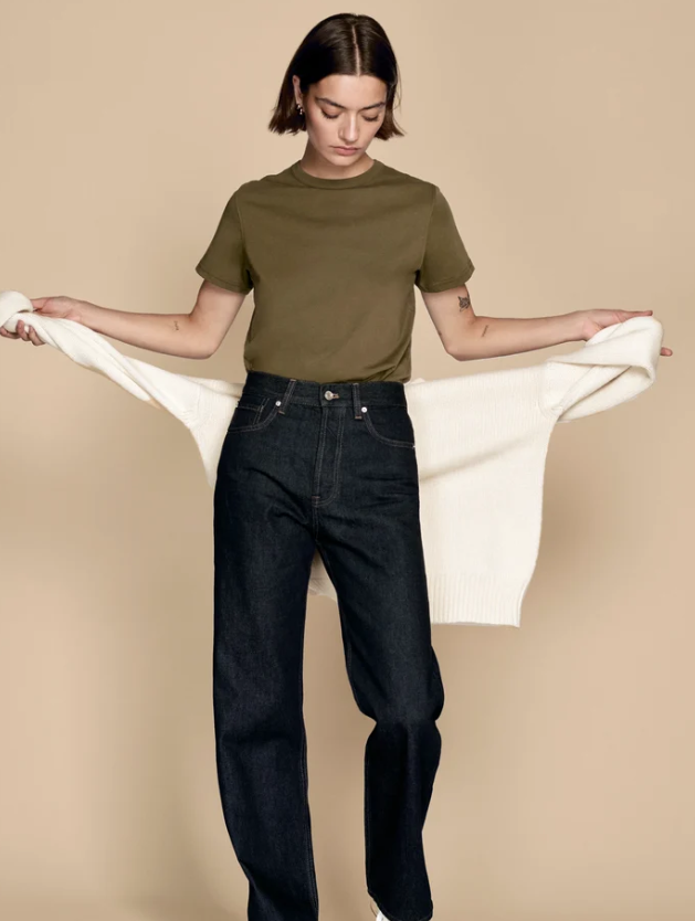 THE ICONICALLY SOFT PERFECT TEE - OLIVE
