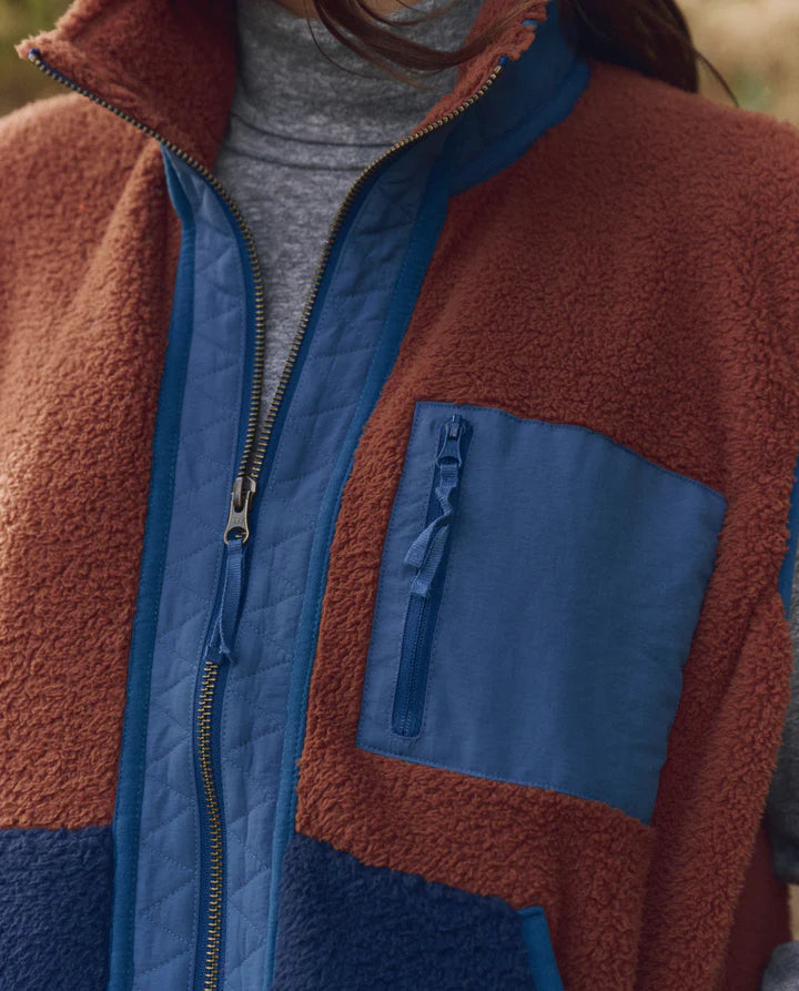 THE PLUSH TUNDRA VEST - CHOCOLATE & NAVY