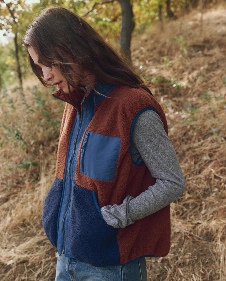 THE PLUSH TUNDRA VEST - CHOCOLATE & NAVY