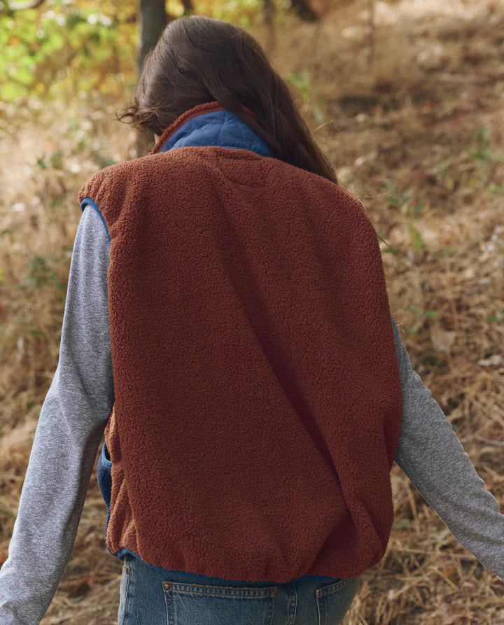 THE PLUSH TUNDRA VEST - CHOCOLATE & NAVY
