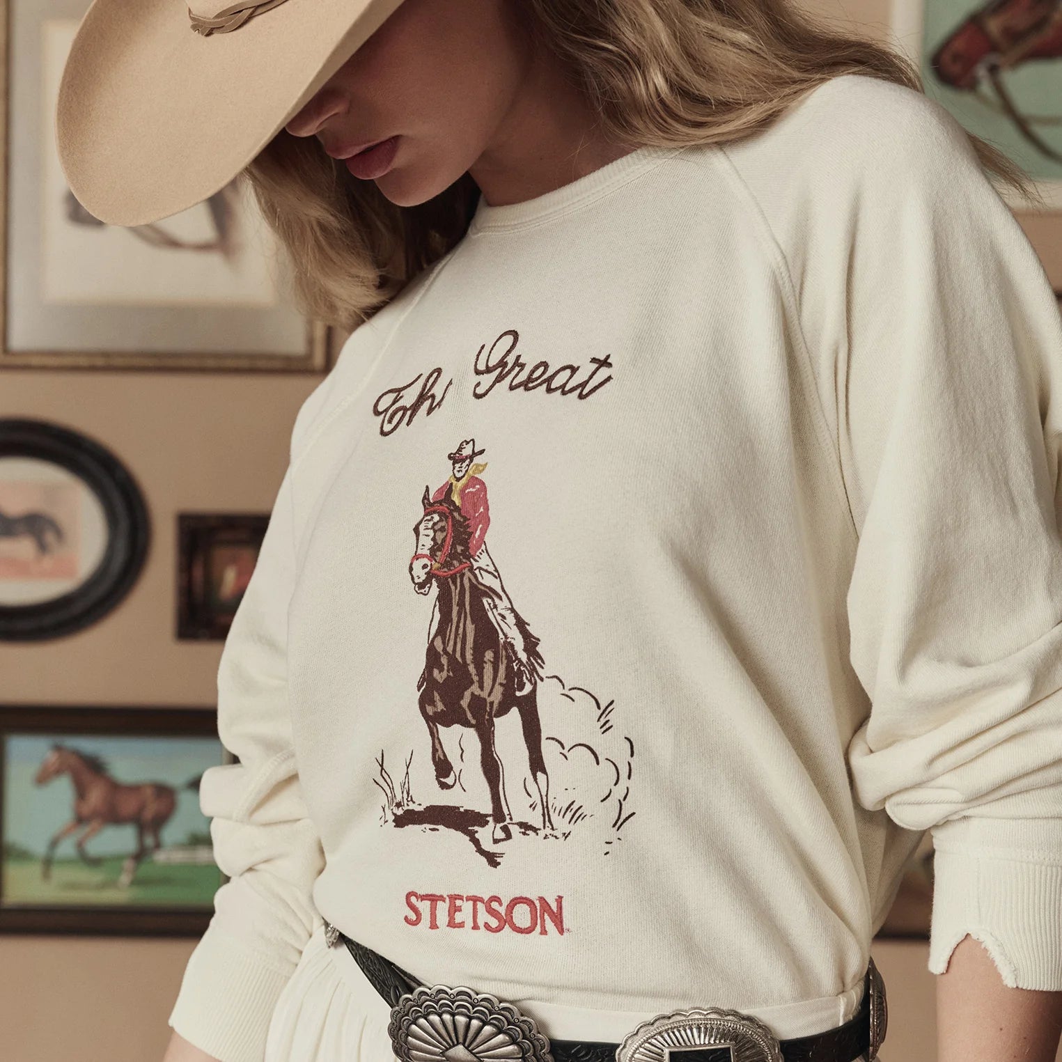 THE COLLEGE SWEATSHIRT WITH STETSON GRAPHIC - WASHED WHITE