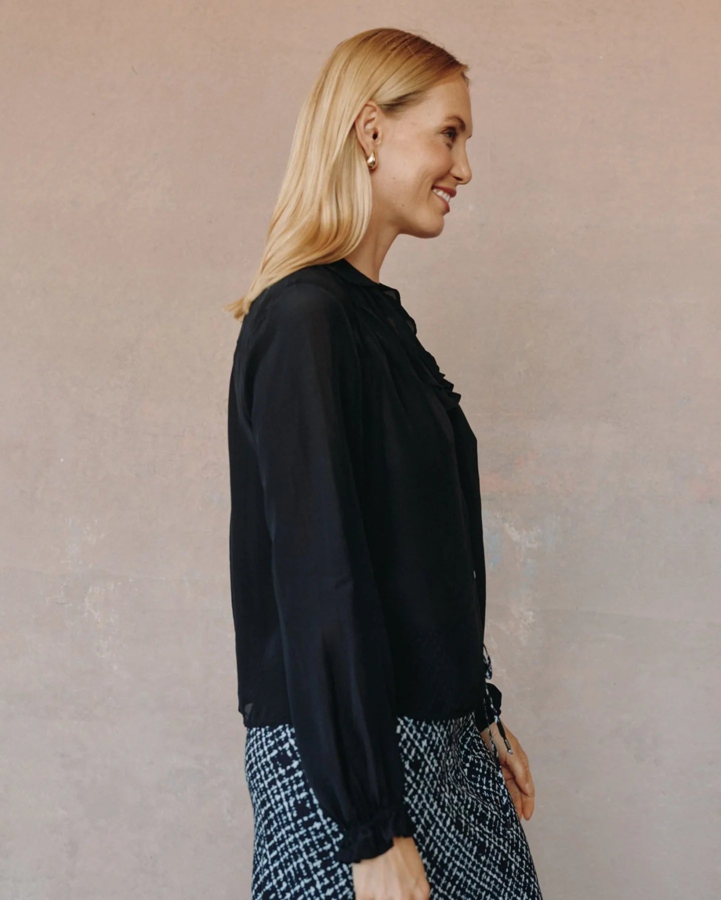 RAGLAN RUFFLE BLOUSE - BLACK