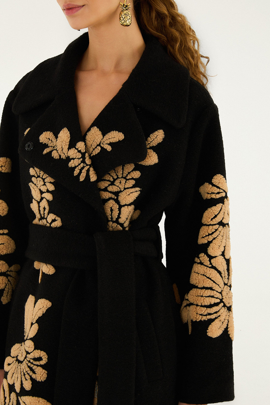 BOLD FLOWERS BLACK FLEECE JACKET