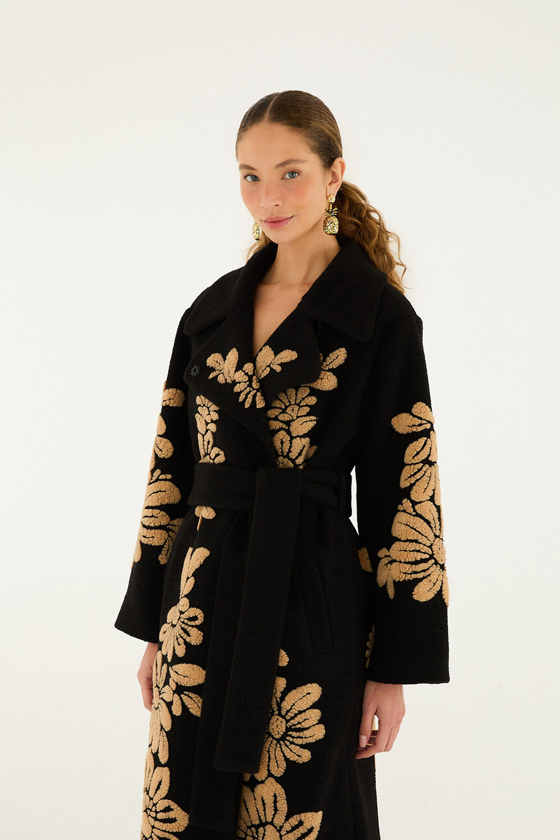 BOLD FLOWERS BLACK FLEECE JACKET