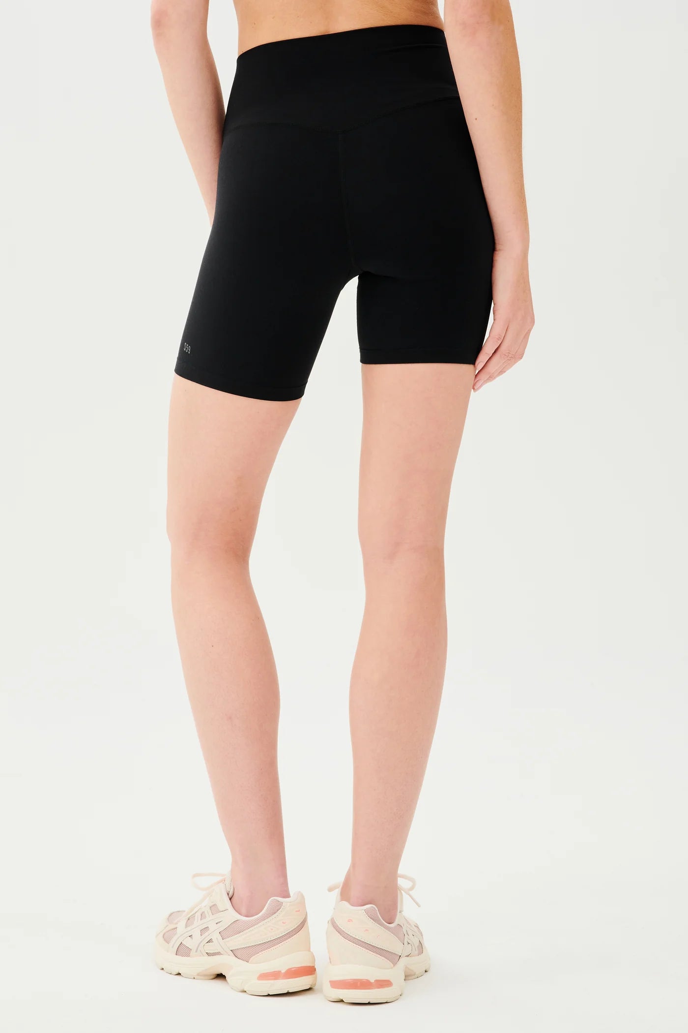 AIRWEIGHT HIGH WAIST SHORT - BLACK