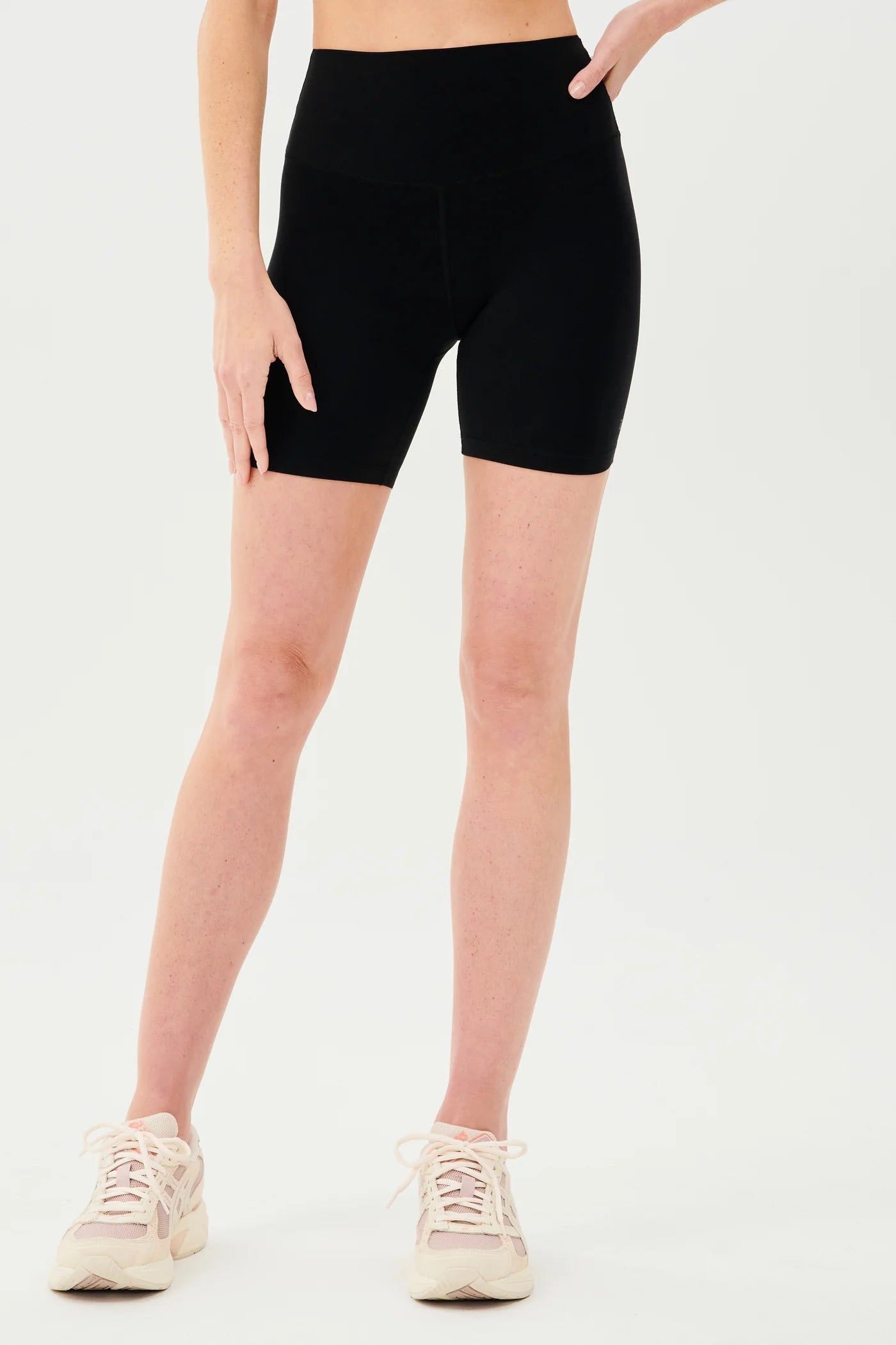 AIRWEIGHT HIGH WAIST SHORT - BLACK