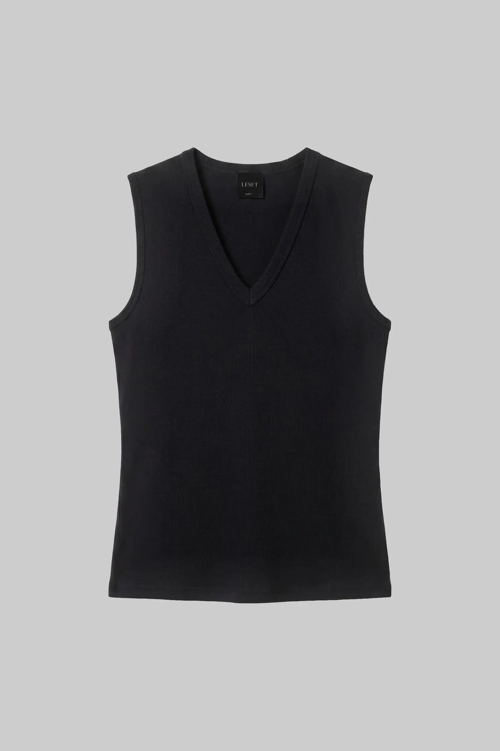 NANDO SLEEVELESS V-NECK - BLACK
