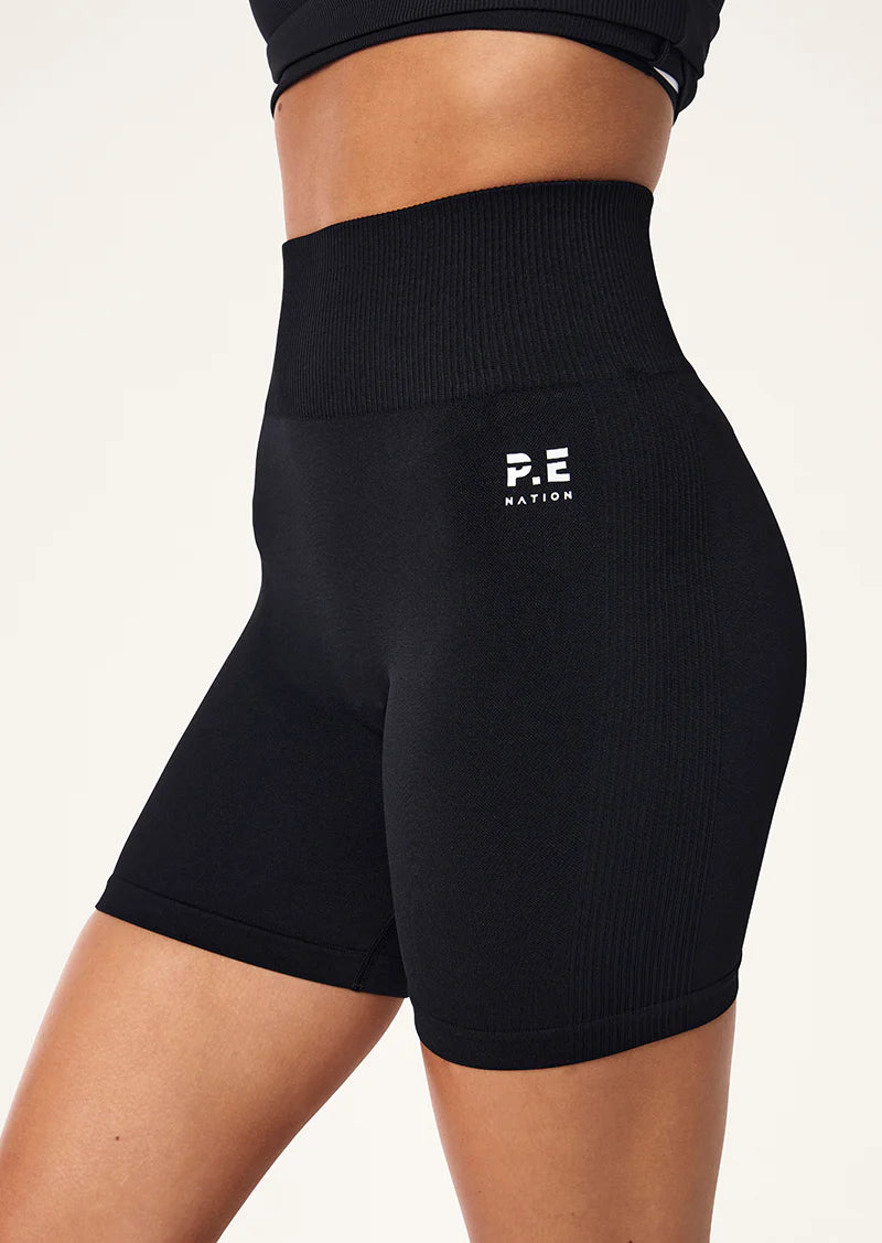 RESTORE SEAMLESS 5" BIKE SHORT - BLACK