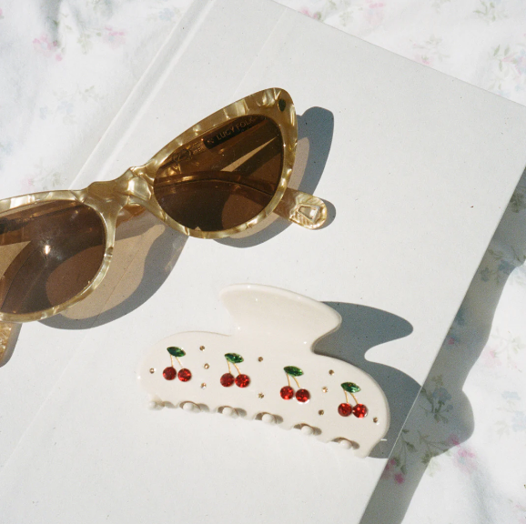 SWEETHEART CLIP IN CHERRY PIE