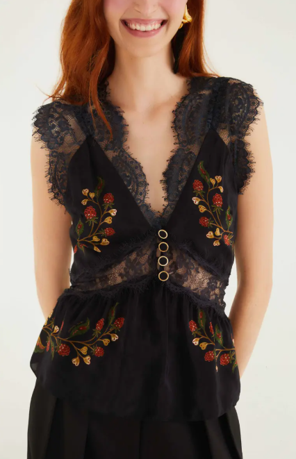 BERRY GARDEN BLACK SLEEVELESS LACE BLOUSE