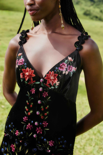 BELLE GARDEN BLACK SCALLOPS SLEEVELESS TOP