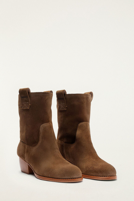 BROWN SOFT SUEDE BOOT - SAND
