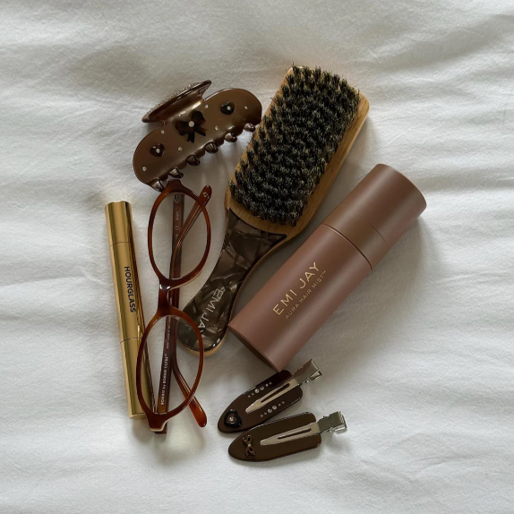 MINI BOAR BRISTLE BRUSH IN TOASTED SUGAR