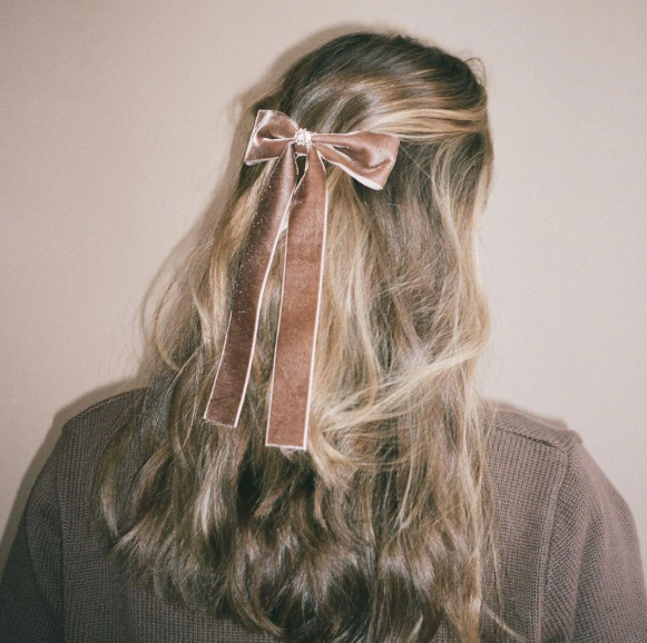 ICONIC VELVET BOW BARRETTE IN MOCHA MOUSSE