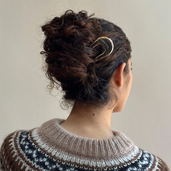 HAIR PIN IN GOLD TIARA