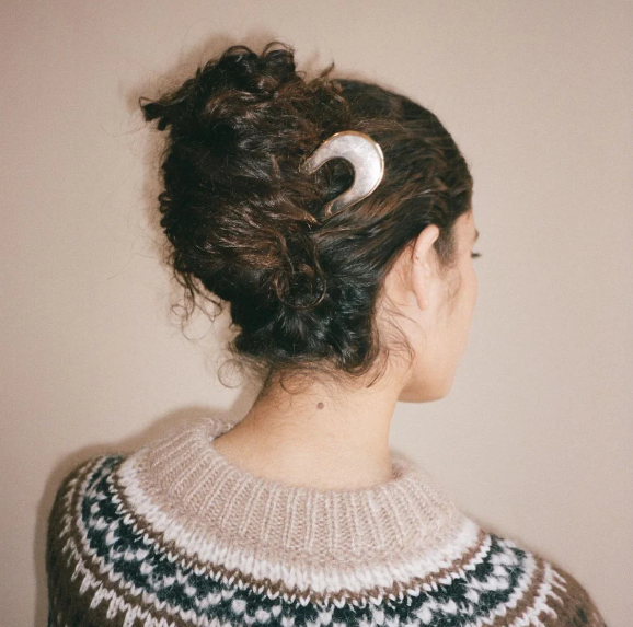 HAIR PIN IN GOLD TIARA