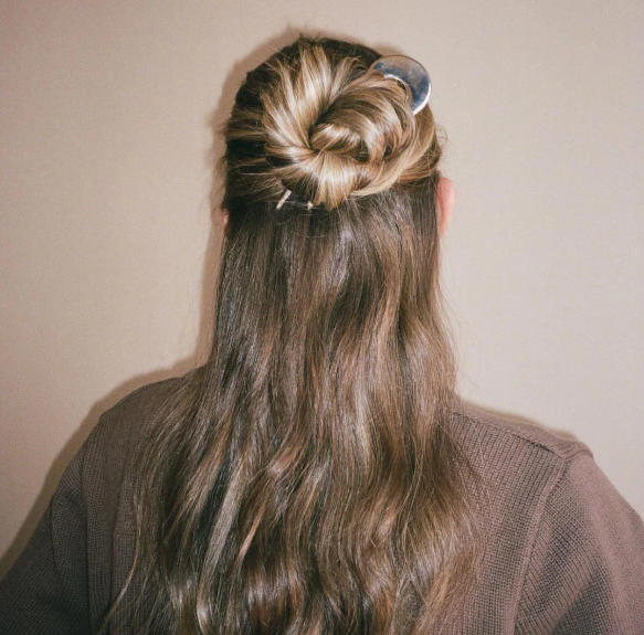 HAIR PIN IN TIARA