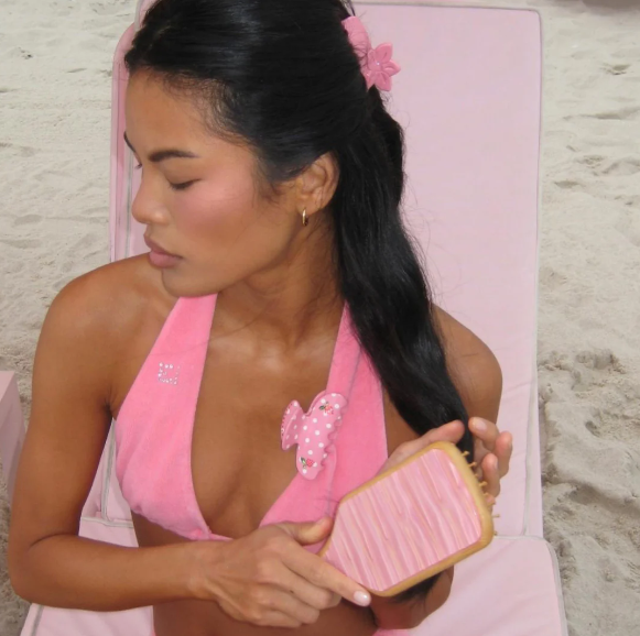 BAMBOO PADDLE BRUSH IN LYCHEE BABY