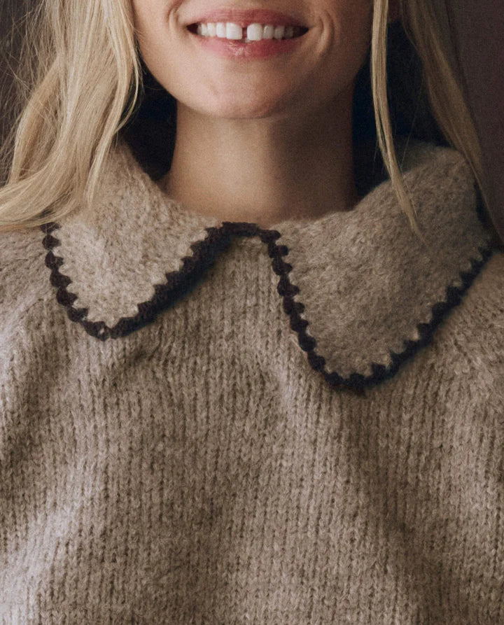 THE CROCHET COLLAR PULLOVER - OAT W/ BROWN