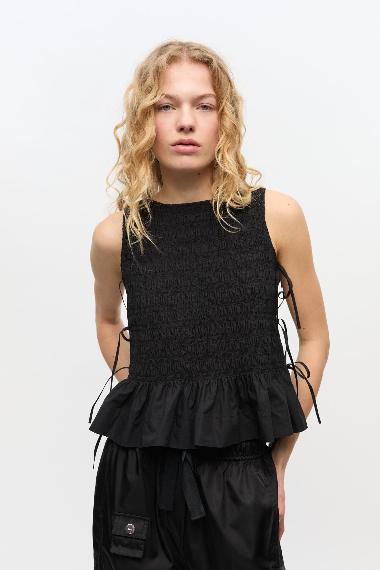 BLACK COTTON SMOCK TIE TOP