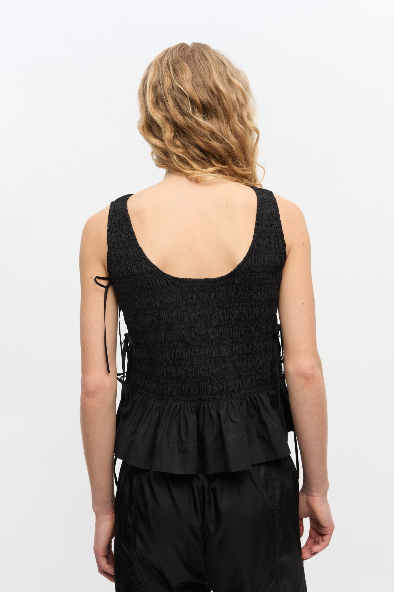 BLACK COTTON SMOCK TIE TOP