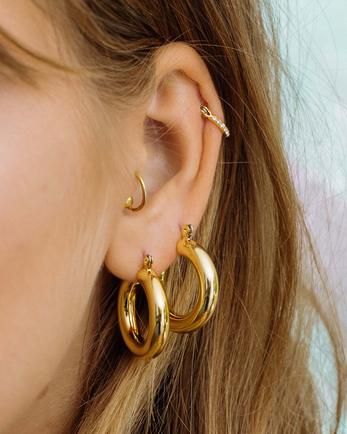 BABY AMALFI TUBE HOOPS - GOLD