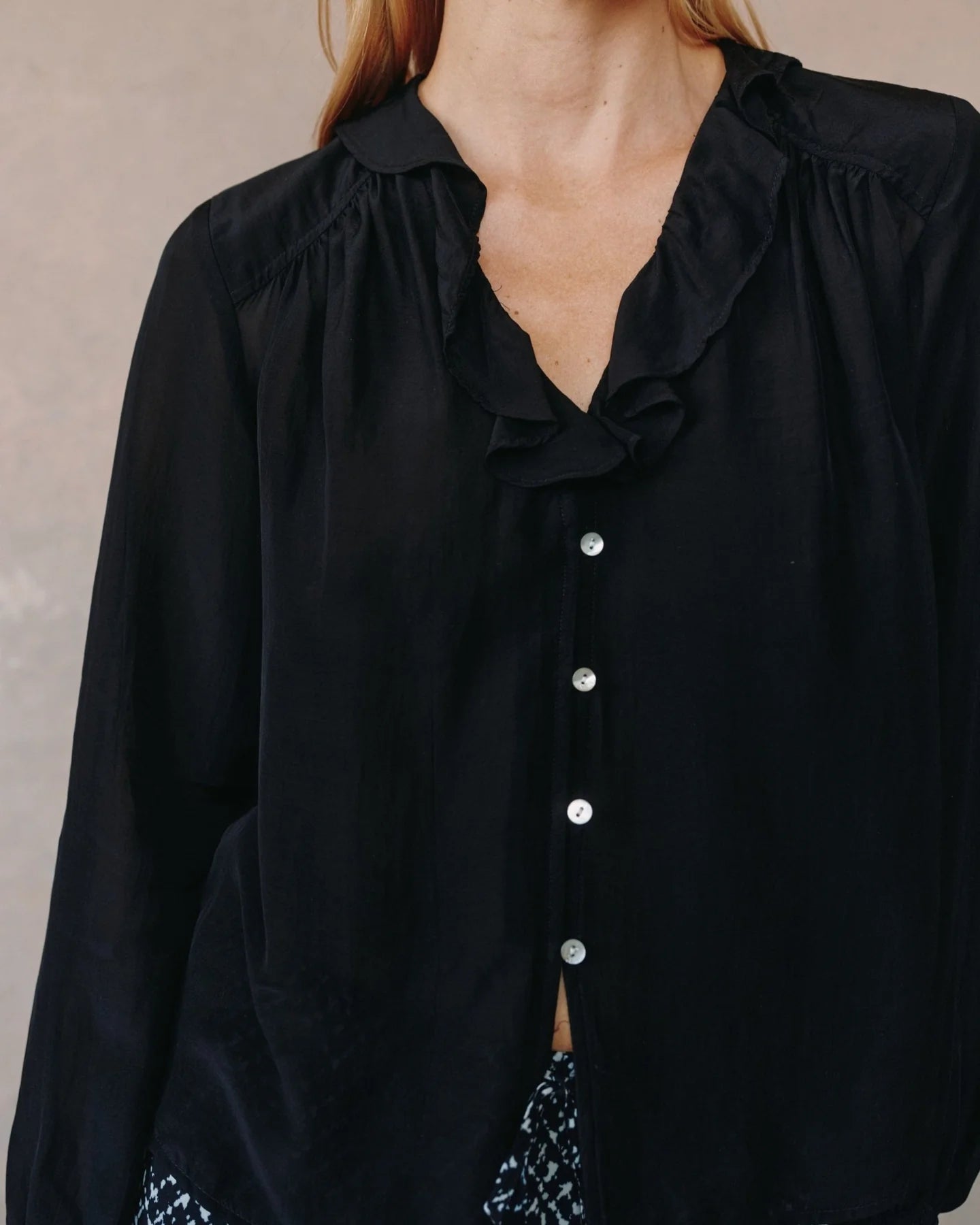 RAGLAN RUFFLE BLOUSE - BLACK